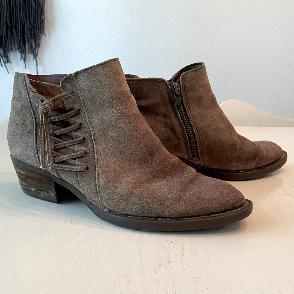 Born bootie in a go-with-everything taupe suede 😍